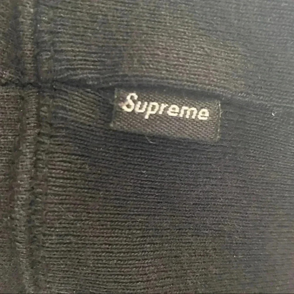 FW 18 Supreme Vampire Hoodie - Picture 5 of 8